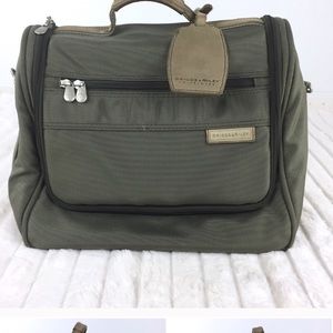 Briggs and Riley Carry on luggage toiletry bag.